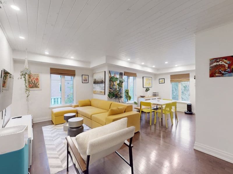 Liberty Village Suite — Roof Patio & Parking