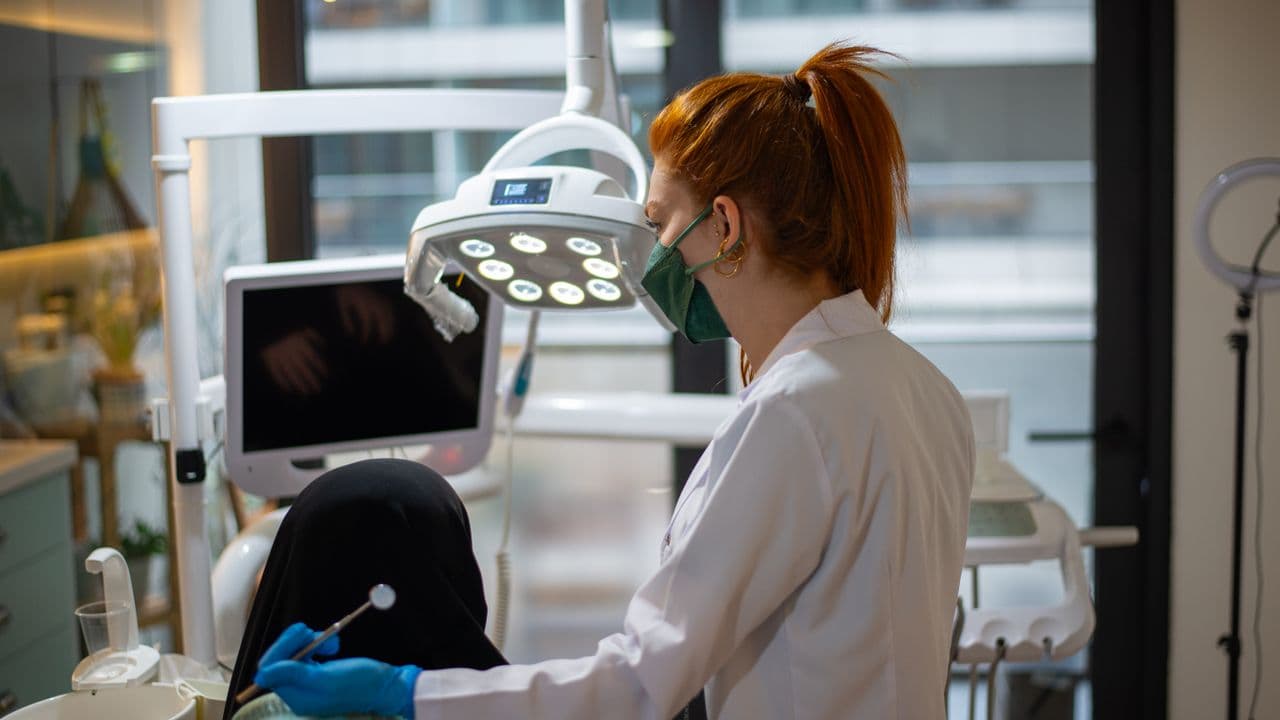 Dr Thuy Nguyen Dental