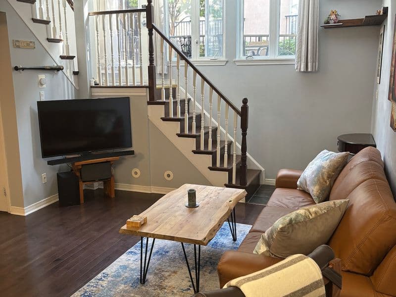 Spacious Private Townhouse Loft